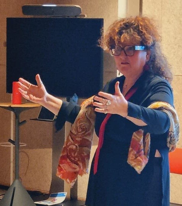 Corinne Blanc-Faugère, Coach conseil conférencière, experte en relations humaines, relation à soi et en communication relationnelle du quotidien, Répartie, Eloquence, Management, Leadership,...